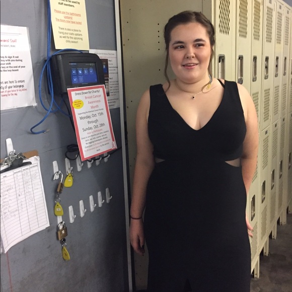 Formal gown - Picture 3 of 3